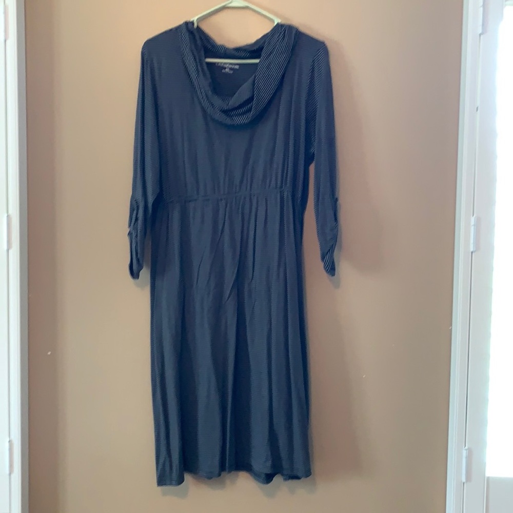 T-shirt material dress. Very comfortable. Size XL